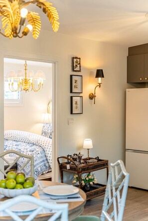 Unclassified image, 3 of 20, button - Luxury Cosy 2 Beds Near Train shops & Nature (Macleod)