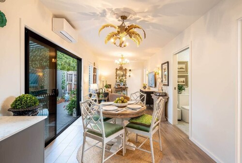 Luxury Cosy 2 Beds Near Train shops & Nature