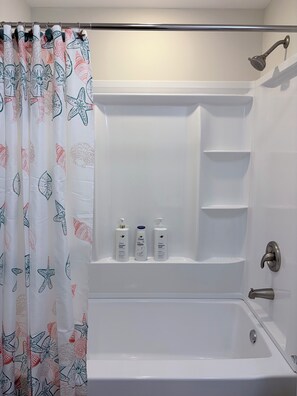 Hair dryer, towels, soap, shampoo - Beach Gem • Walk to Beach • Families & Groups • Patio & Fire Pit (Myrtle Beach)