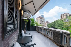 Luxe tweepersoonskamer | Uitzicht vanuit de kamer