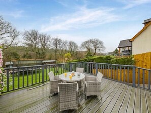 Outdoor dining - Apartment Sleeps 2 with Parking and Pets Welcome (Narberth)