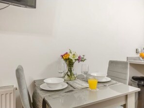 Dining - Apartment Sleeps 2 with Parking and Pets Welcome (Narberth)