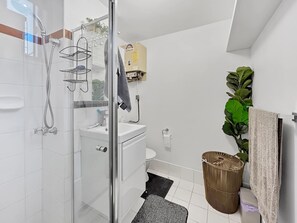 Bruser, hårtørrer, håndklæder, Shampoo