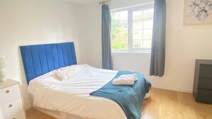 5 slaapkamers, een strijkplank/strijkijzer, wifi, beddengoed