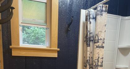 Whispering Pines, Bon Echo Provincial Park Cottage