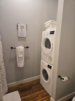 Interior - Cozy 1-bedroom loft apartment in beautiful Providence with AC and gym access. #4 (Providence)