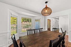 Dining - Spacious 5-bedroom mountain view house in beautiful Asheville (Asheville)