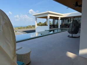 Habitación, 1 habitación, accesible para personas con discapacidad, fumadores | Piscina | Una piscina cubierta