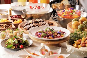 Colazione a buffet a pagamento, servita tutte le mattine 