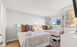 WiFi, bed sheets - Cozy Beachfront 1-Bedroom Condo-Heated Pool & Gulf View-Sleeps 6 (Panama City Beach)