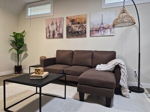 Smart-TV, Kamin, Bücher
