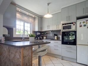 Fridge, microwave, oven, dishwasher - Ref. PALMERA: Beautiful villa with 4 bedrooms, large private swimming pool and air conditioning (Escala (L'))