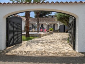 Exterior - Ref. PALMERA: Beautiful villa with 4 bedrooms, large private swimming pool and air conditioning (Escala (L'))