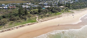 Barefoot by the beach - 47 Plover St