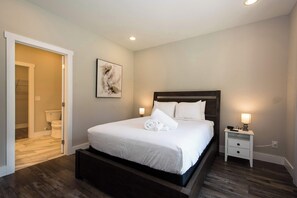 WiFi, bed sheets - Hendersonville Duplex | Sleeps 8 | Free Tix (Hendersonville)