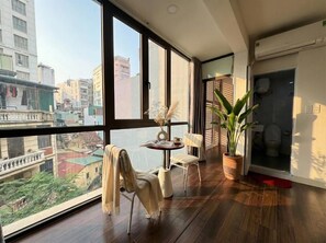 เบสิกสตูดิโอ | ภายใน