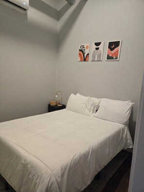 Room - Cozy 1-bedroom loft apartment in the heart of Providence. Gym and Barbershop #10 (Providence)