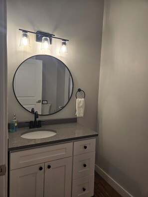 Bathroom - Cozy 1-bedroom loft apartment in the heart of Providence. Gym and Barbershop #10 (Providence)