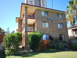 Exterior - Burleigh Coastal Haven | Kingston 4 (Gold Coast)