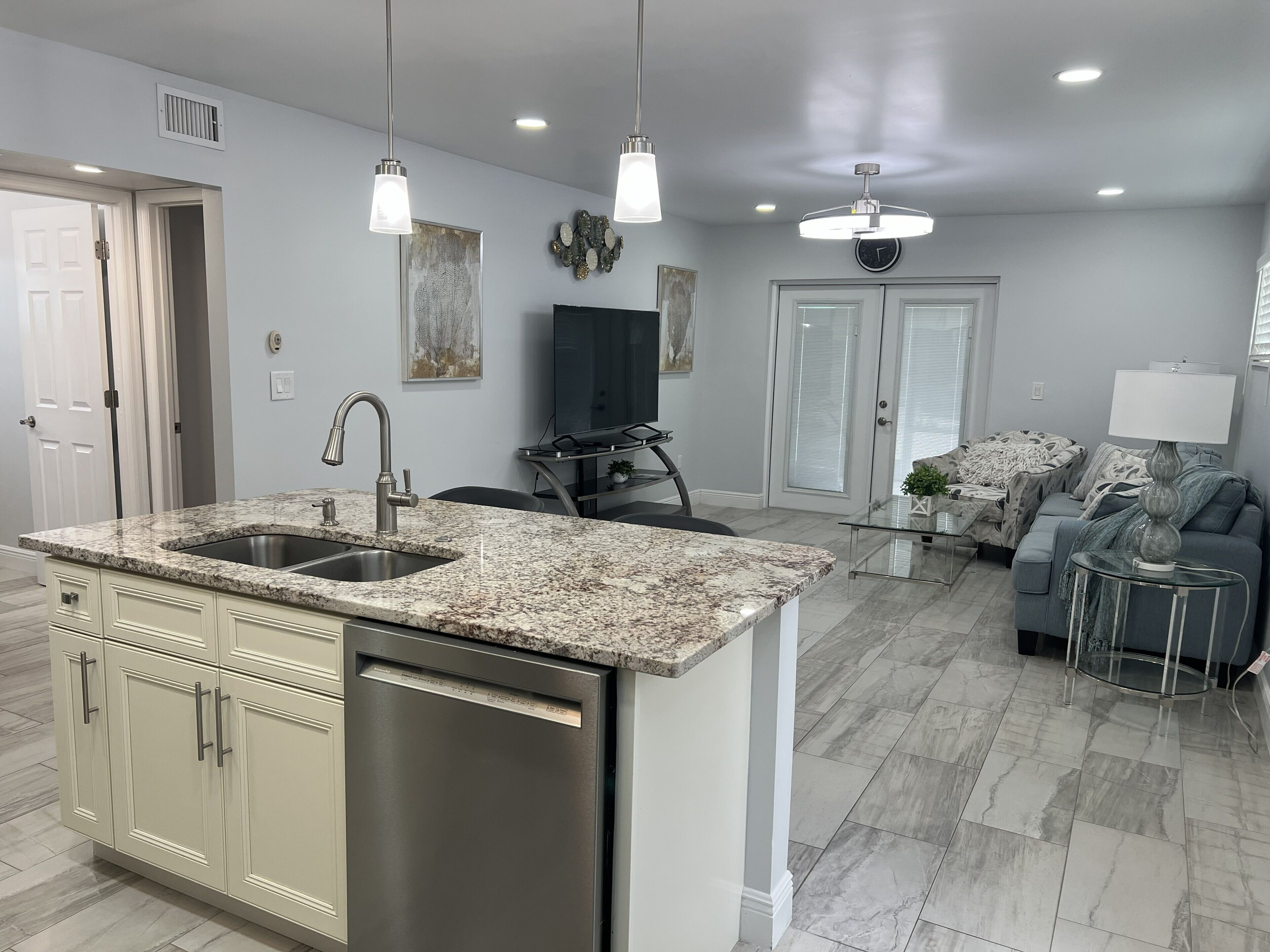 Cozy 2-bedroom Duplex In Charming Downtown Of Sarasota. - Sarasota