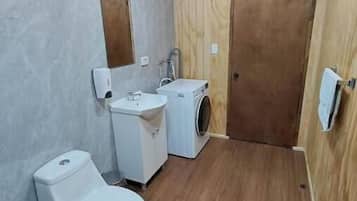 Serviettes fournies, savon, papier toilette