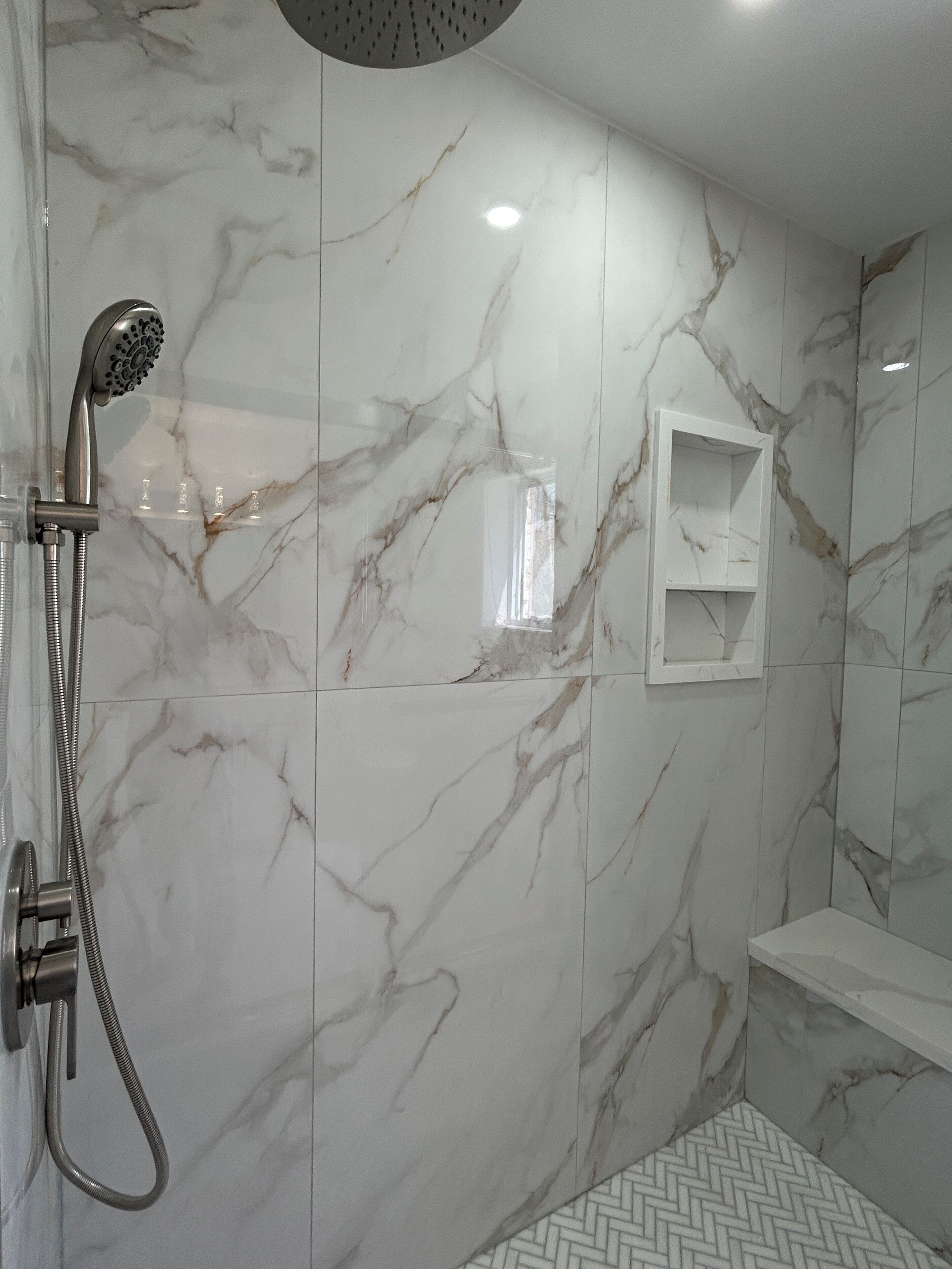 Shower, jetted bath, hair dryer, towels