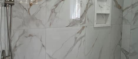 Shower, jetted bath, hair dryer, towels