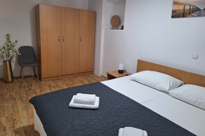 3 bedrooms, iron/ironing board, free WiFi, bed sheets - Holiday Home Hidden Hill Lopar, Lopar, Croatia (Lopar)