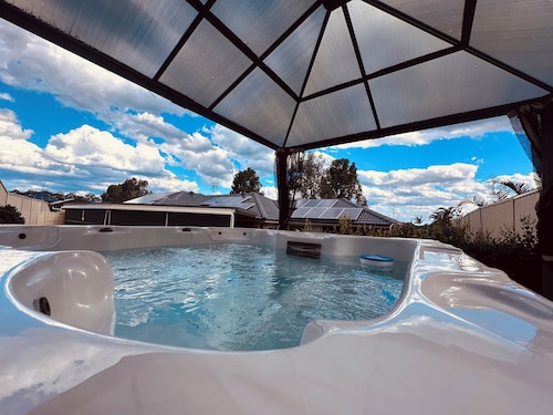 Emmaus Hill | Luxury Retreat with K-Culture, Spa & Cinema