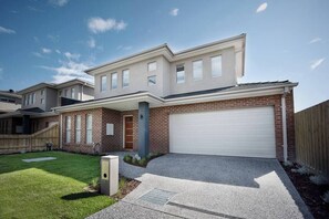 Exterior - Stylish Retreat, Walk to Beach, Local Hot Springs (Capel Sound)