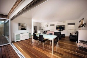 Interior - 3-min Walk to Beach, Hot Spring, Winery Retreat (Capel Sound)