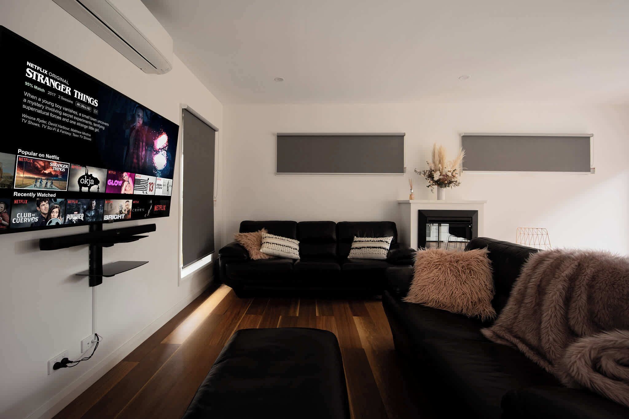 TV, lareira, aparelho de som