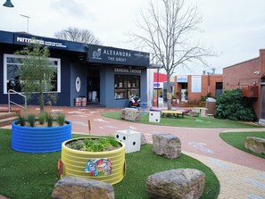 Property grounds - Templestowe Village - 2BR, Parking, Pet-Friendly (Templestowe)