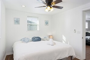 1 dormitorio, tabla de planchar con plancha, wifi y ropa de cama