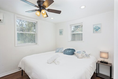 Bonfire Studio • King Bed • Pet Friendl