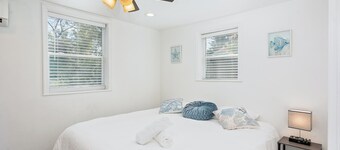 Bonfire Studio • King Bed • Pet Friendl