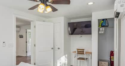 Bonfire Studio • King Bed • Pet Friendl