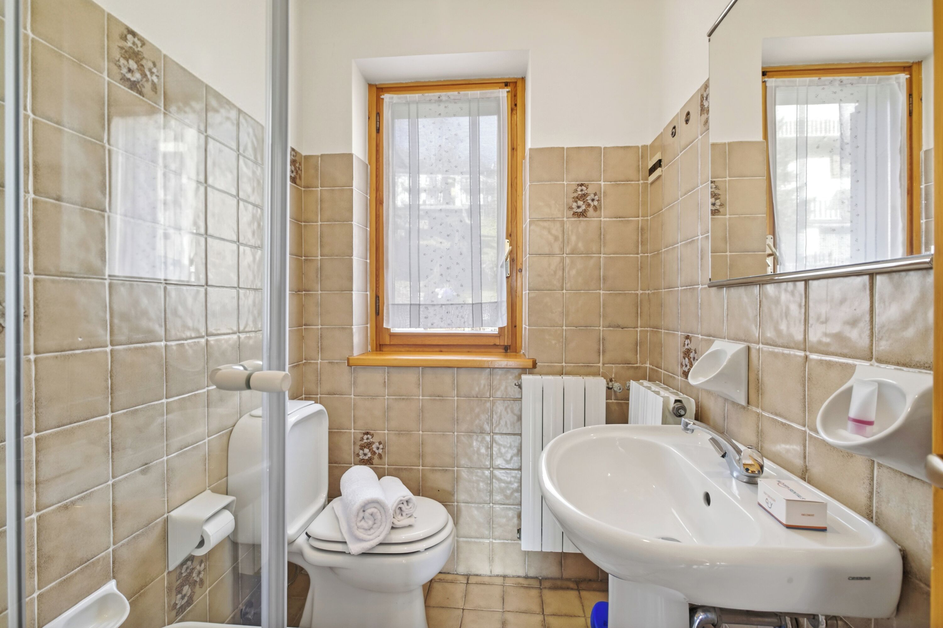 Doccia, asciugacapelli, bidet, asciugamani