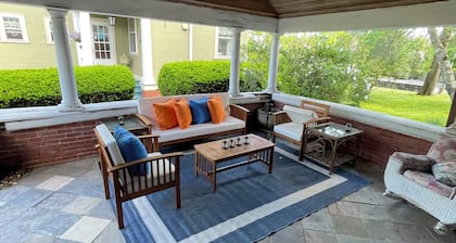 Charming 1-bedroom with full kitchen Charles Newhall House by BrownUniversity