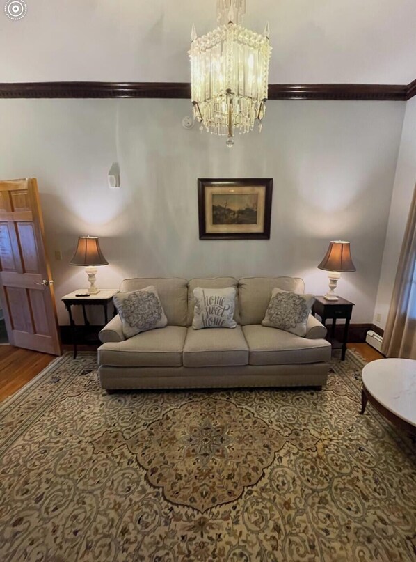 Living area - Charming 1-bedroom with full kitchen  Charles Newhall House by BrownUniversity (Cranston)