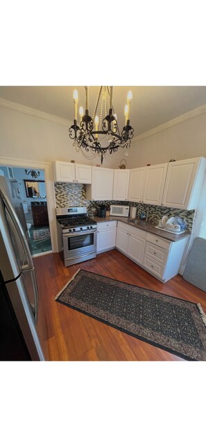 Private kitchen - Charming 1-bedroom with full kitchen  Charles Newhall House by BrownUniversity (Cranston)