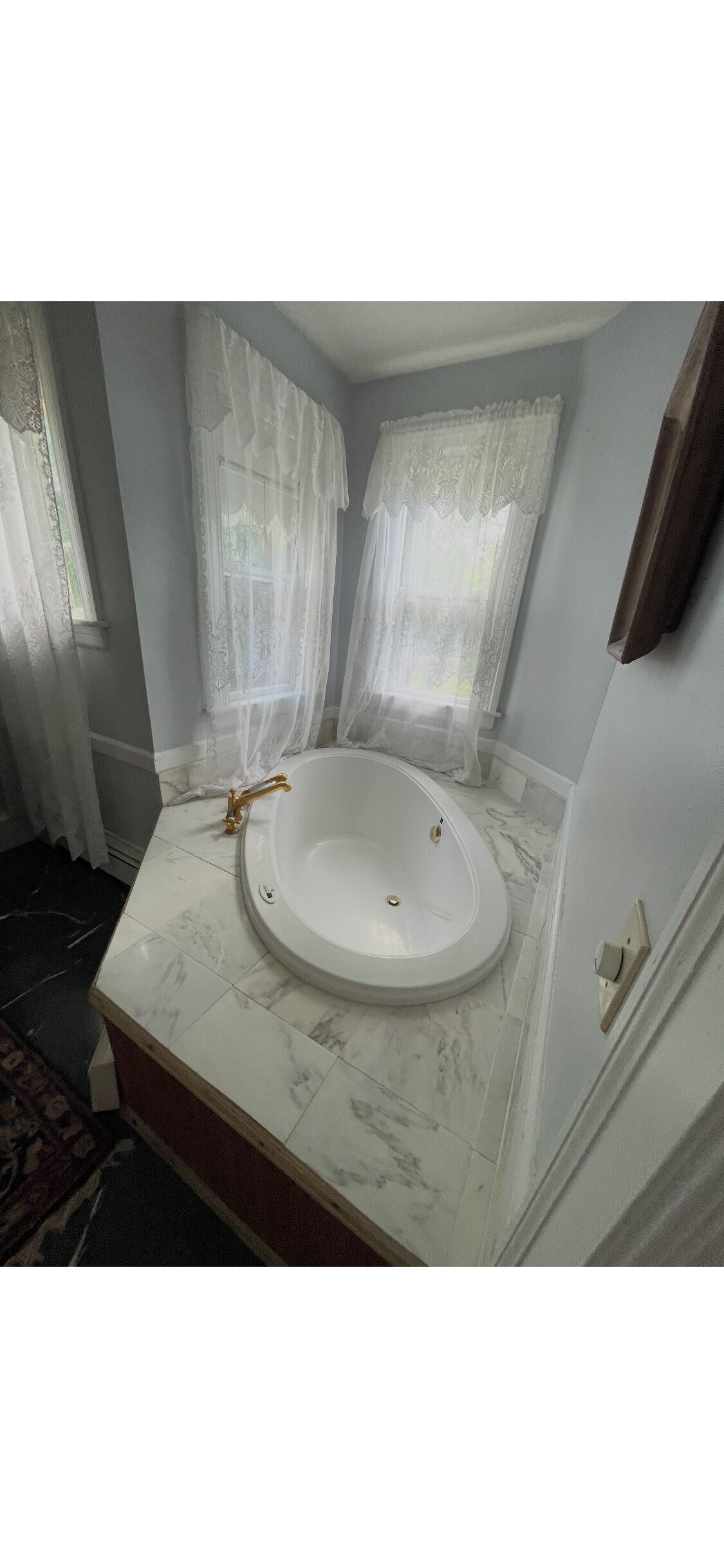 Shower, jetted tub, hair dryer, towels