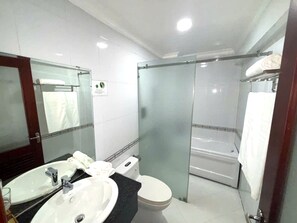 Bathroom - Diamond Suite Dai Nam Hotel (Can Tho)
