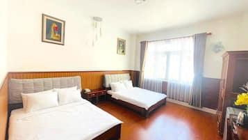 Classic Quadruple Room | Ruang kerja komputer riba, Wi-fi percuma, cadar katil