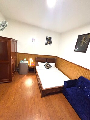 Laptop workspace, free WiFi, bed sheets - Diamond Suite Dai Nam Hotel (Can Tho)