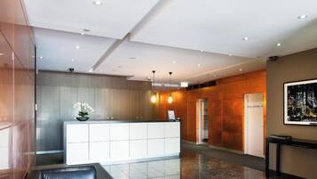 Deluxe-Apartment, Balkon, Stadtblick | Lobby