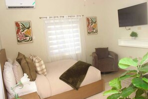 House, 3 Bedrooms, Patio | 4 bedrooms - Island VYB Luxe Villa Ochi Rios With Solar System (Ocho Rios)