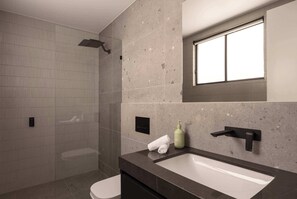 Shower, towels, soap, shampoo - Maison by Khove (Broadbeach Waters)