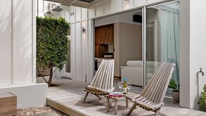 Terrace/patio - Drift on Collins - Beachfront Studio (Casuarina)