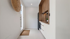 Micro-ondes, four, plaque de cuisson, lave-vaisselle